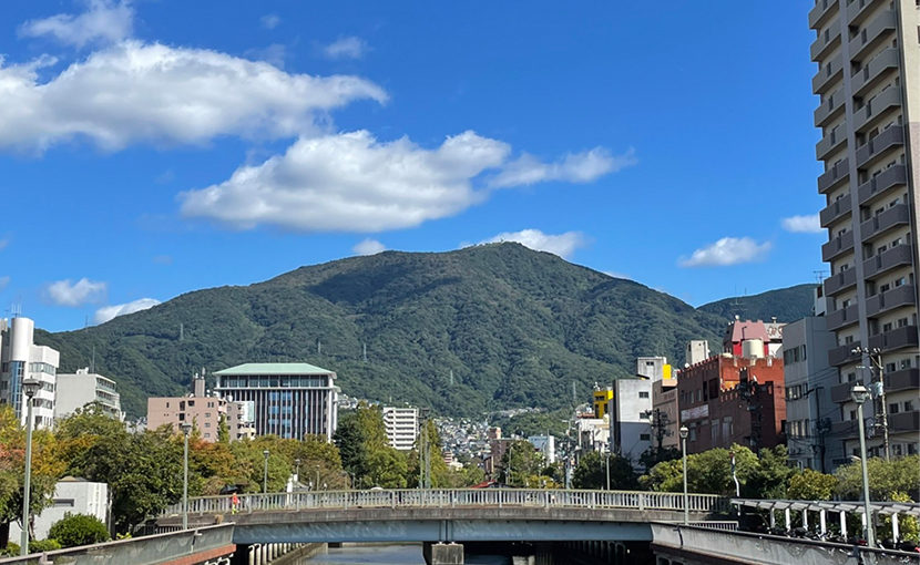 堺側から灰が峰の景色